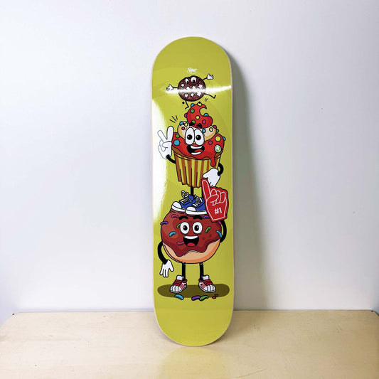 tavola skateboard con disegno di muffin e dolci - disegnato e prodotto da algal board