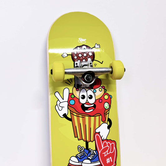 skateboard completo - grafica di un muffin ed altri dolci in stile cartoon - prodotto da algal board