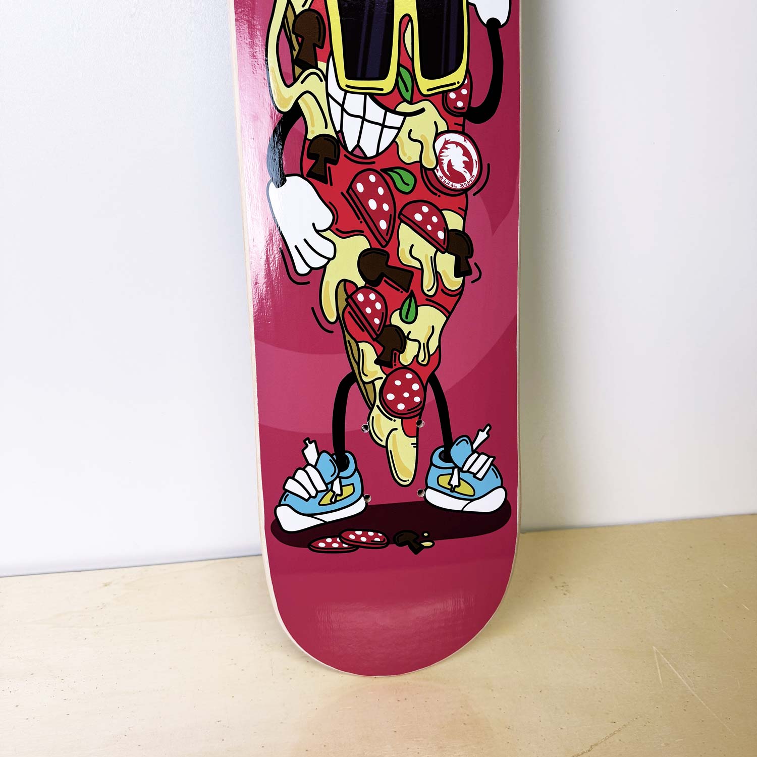 tavola skateboard con grafica di una pizza - disegnato e prodotto da algal board
